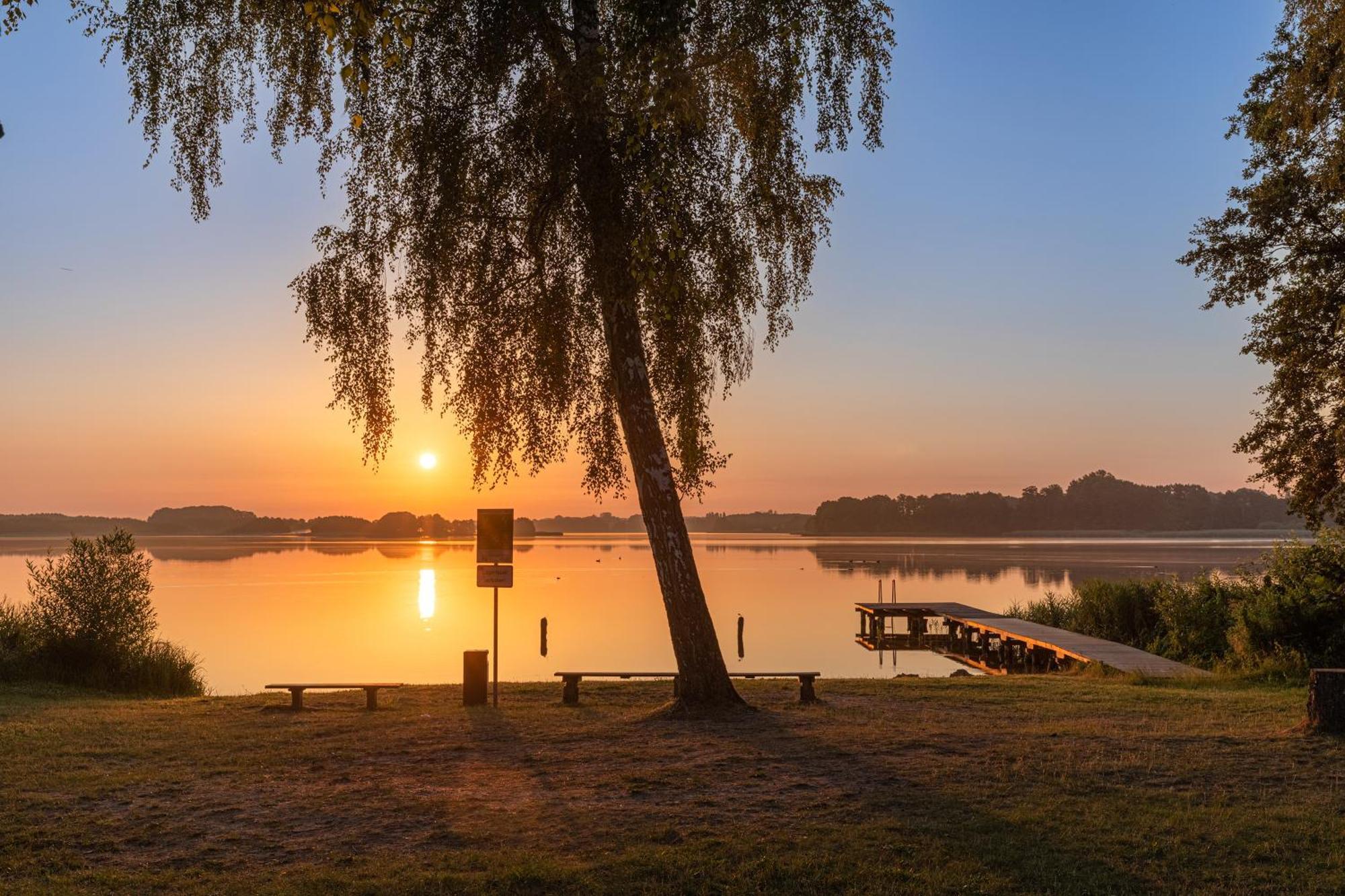 Apartamento Lotusblume - 5 Sterne Ferienunterkunft Mit Moeblierter Terrasse Am Krakower See Krakow am See Exterior foto